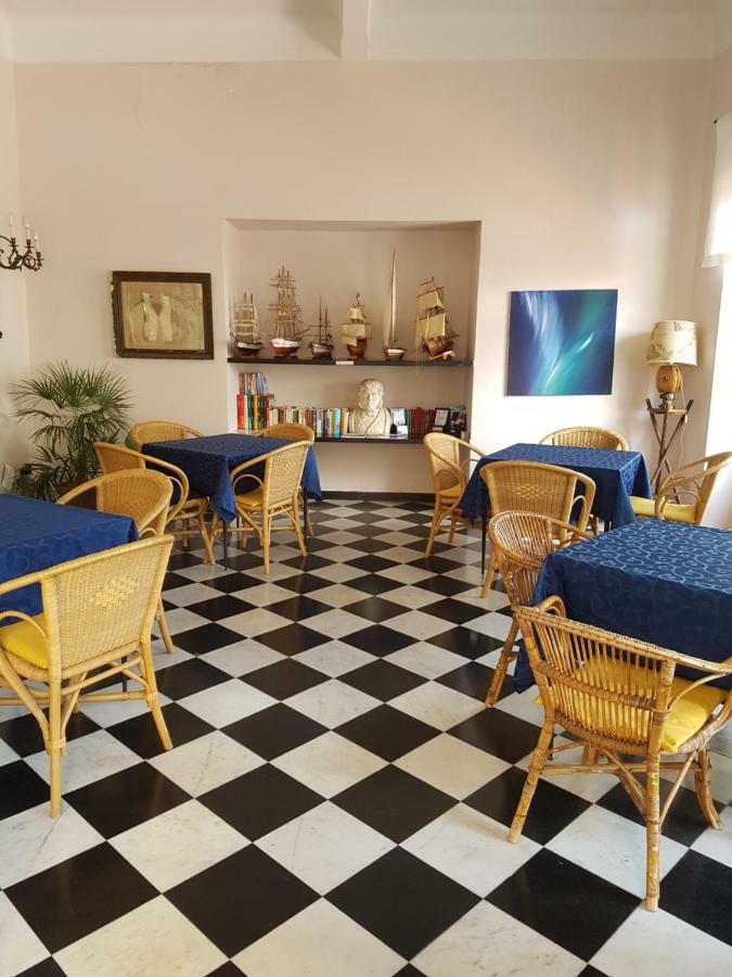 Albergo Lungomare Бонасола Екстериор снимка